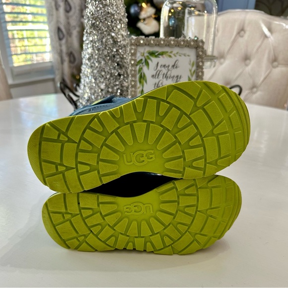 UGG children’s waterproof boots - Picture 4 of 6